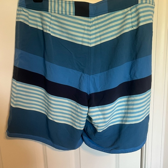 Patagonia Wavefarer Boardshorts Mens 40 Blue Surf Water Beach Stripes 8" Inseam - Picture 2 of 7